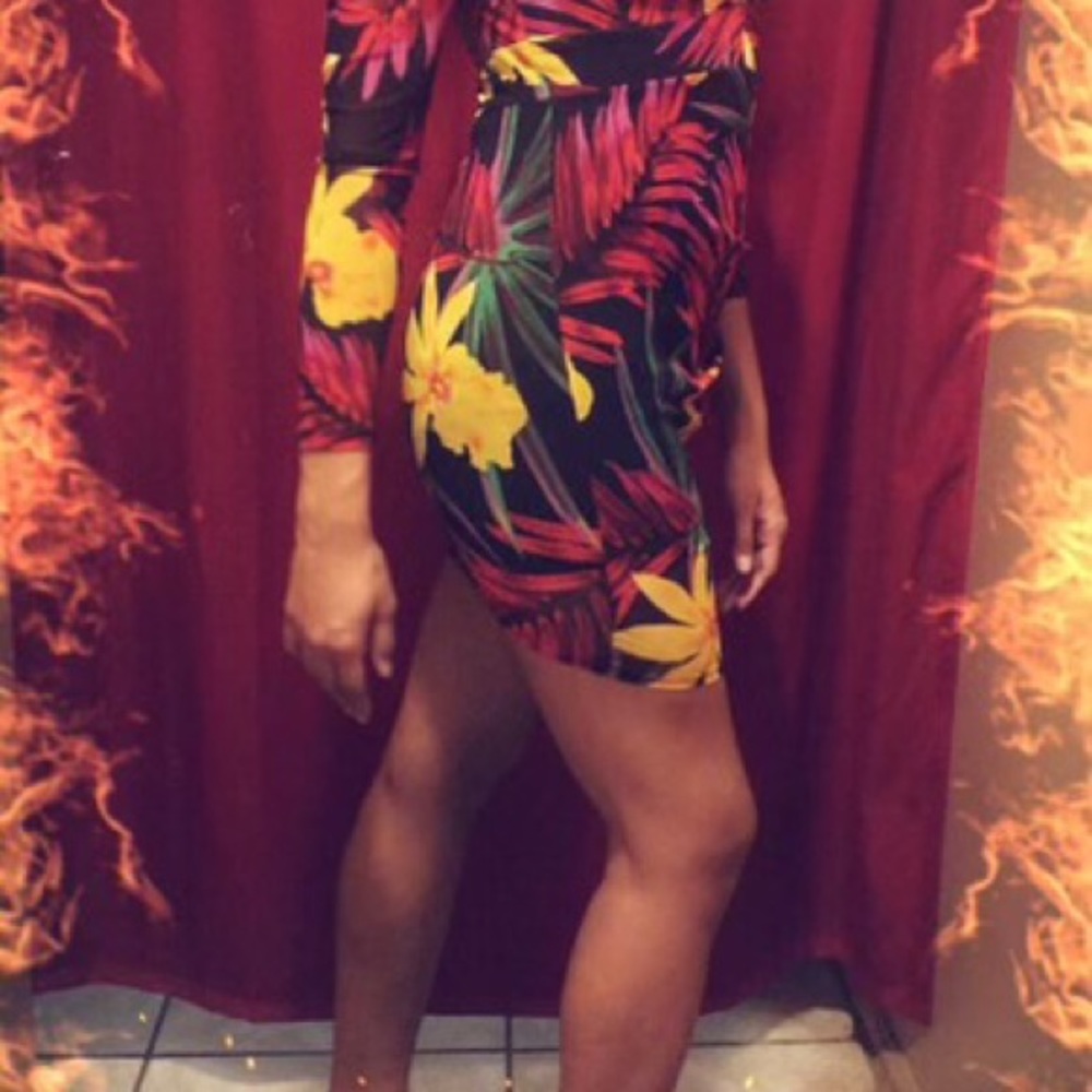 Dress - Picture 3 of 4